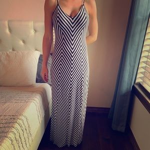 ⭐️Mossimo Black & White Maxi Dress